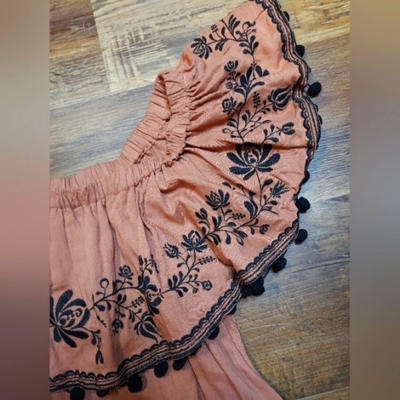 Umgee Med Embroidered off shoulder ruffle black pompom trim - Picture 8 of 15